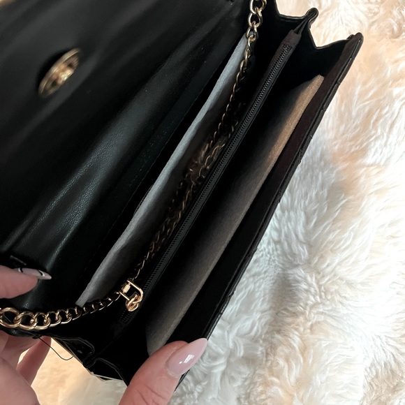 NWT Badgley Mischka Chevron Quilted Black Clutch/Crossbody with Gold Chain - Picture 6 of 10